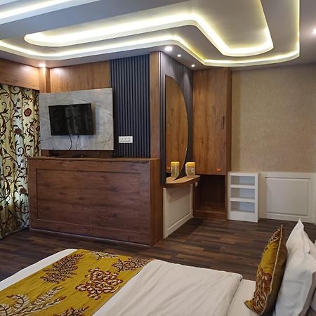 Hotel Manora Palace Srīnagar Exterior foto