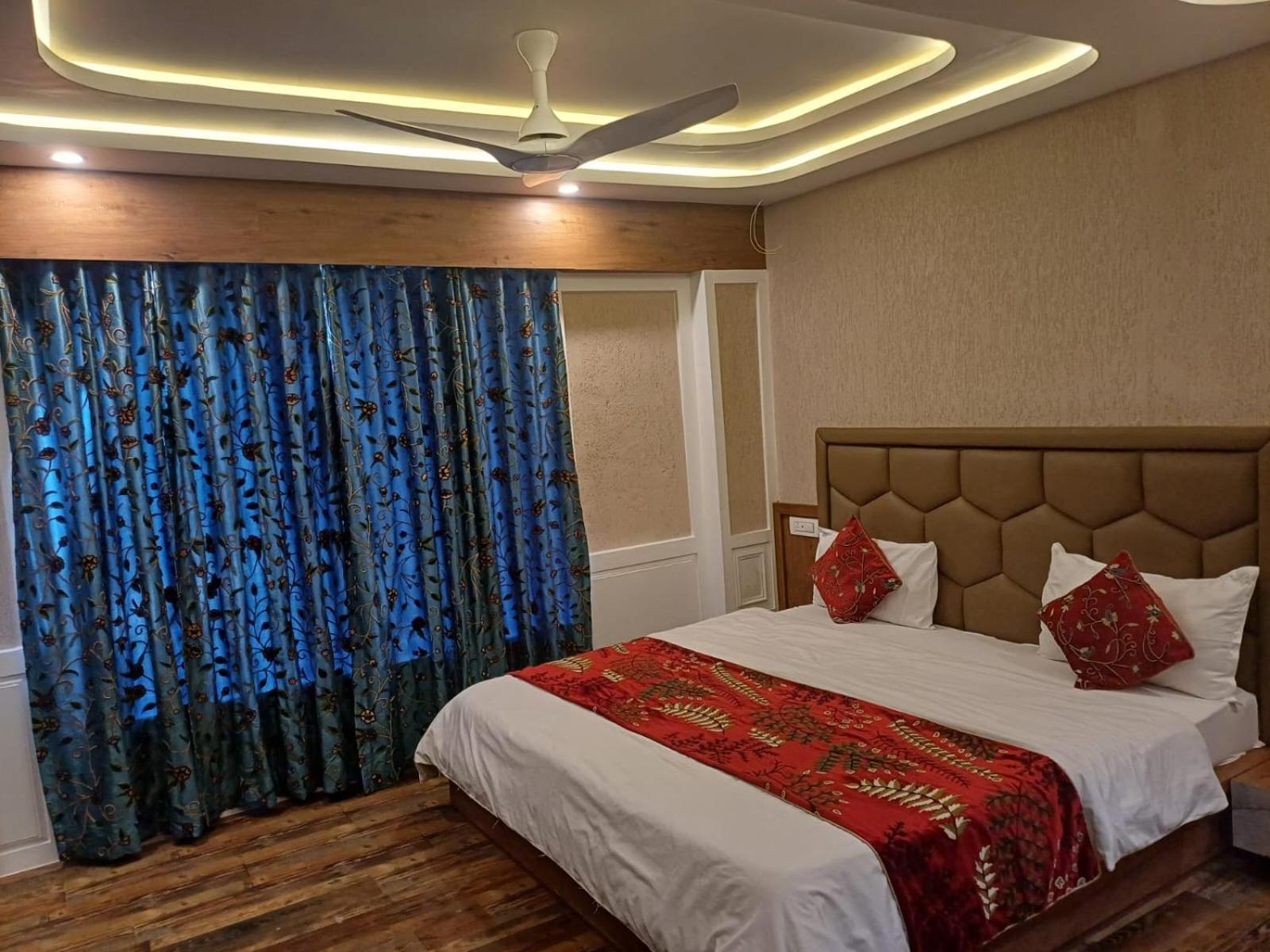 Hotel Manora Palace Srīnagar Exterior foto